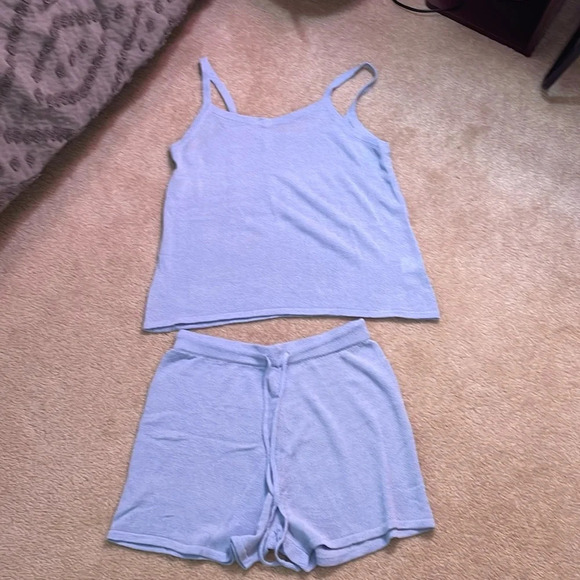 Light weight sweater short set - Picture 1 of 4